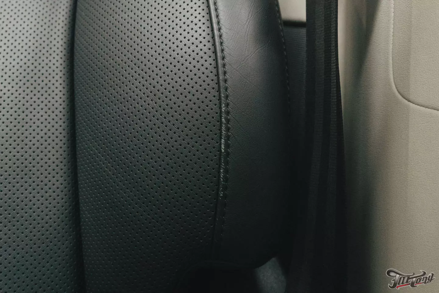 Химчистка и ремонт кожи в салоне Range Rover